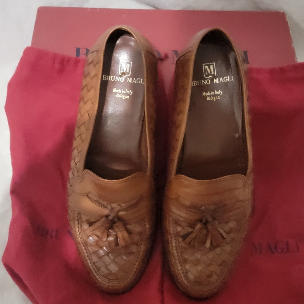 Bruno Magli tan dress shoes. Size 9 1/2